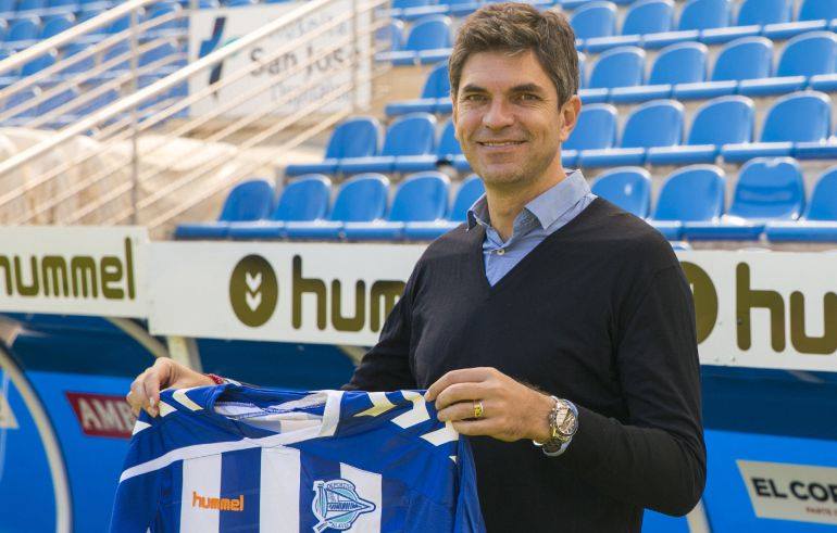 Mauricio Pellegrini præsenteres som ny træner i Alavés.