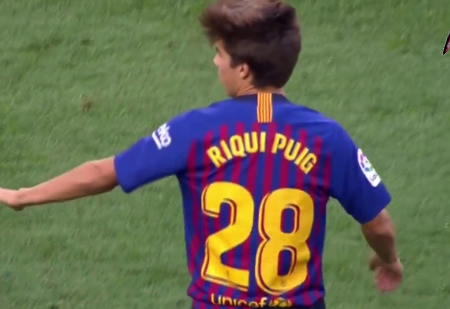  Riqui Puig i nr. 28 i kampen mod Boca Juniors i den årlige Trofeo Gamper.